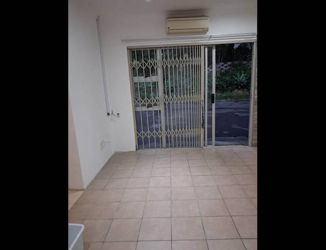 1 BEDROOM FLAT TO LET IN COWIES HILL